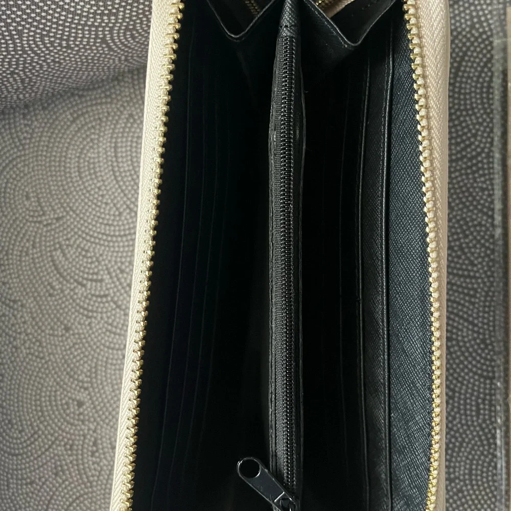 Harry Potter Cream Wallet with Red Seal and Marauder's Map *Make an Offer* - Picture 4 of 5